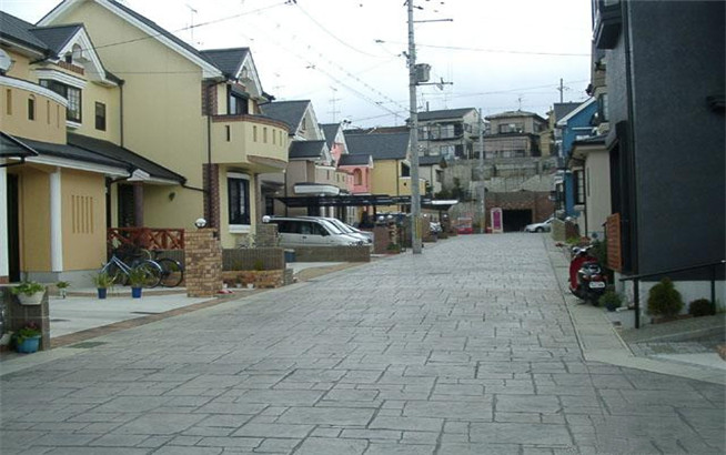 仿青石板压花地坪-内蒙古满洲里市某小区